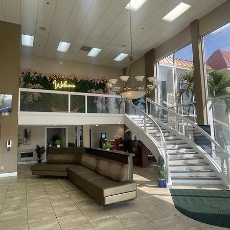 Quality Inn & Suites Conference Center New Port Richey Esterno foto