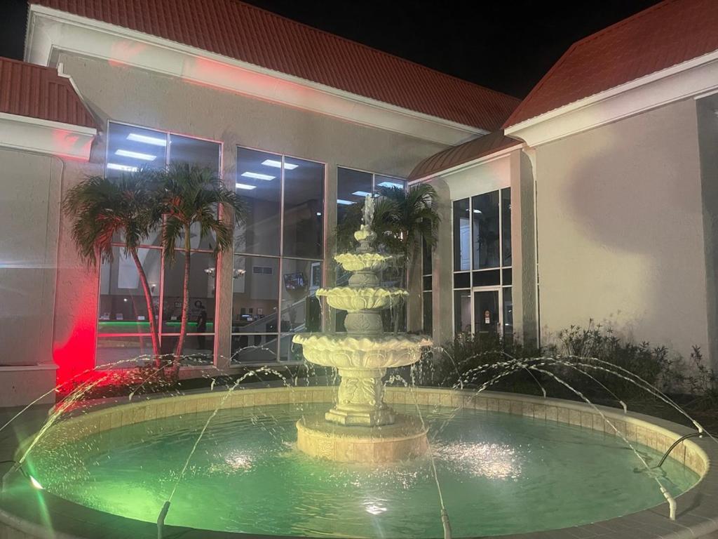 Quality Inn & Suites Conference Center New Port Richey Esterno foto