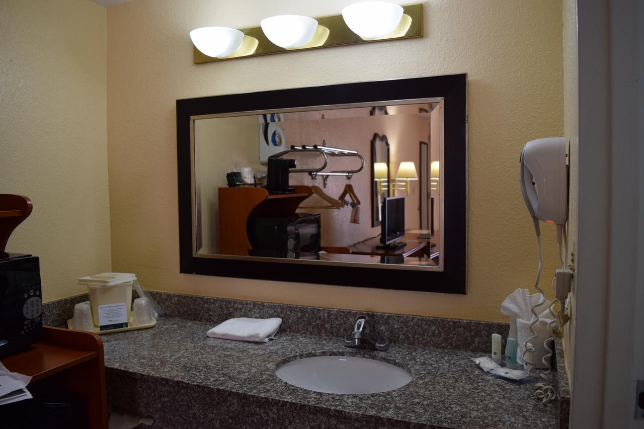 Quality Inn & Suites Conference Center New Port Richey Camera foto